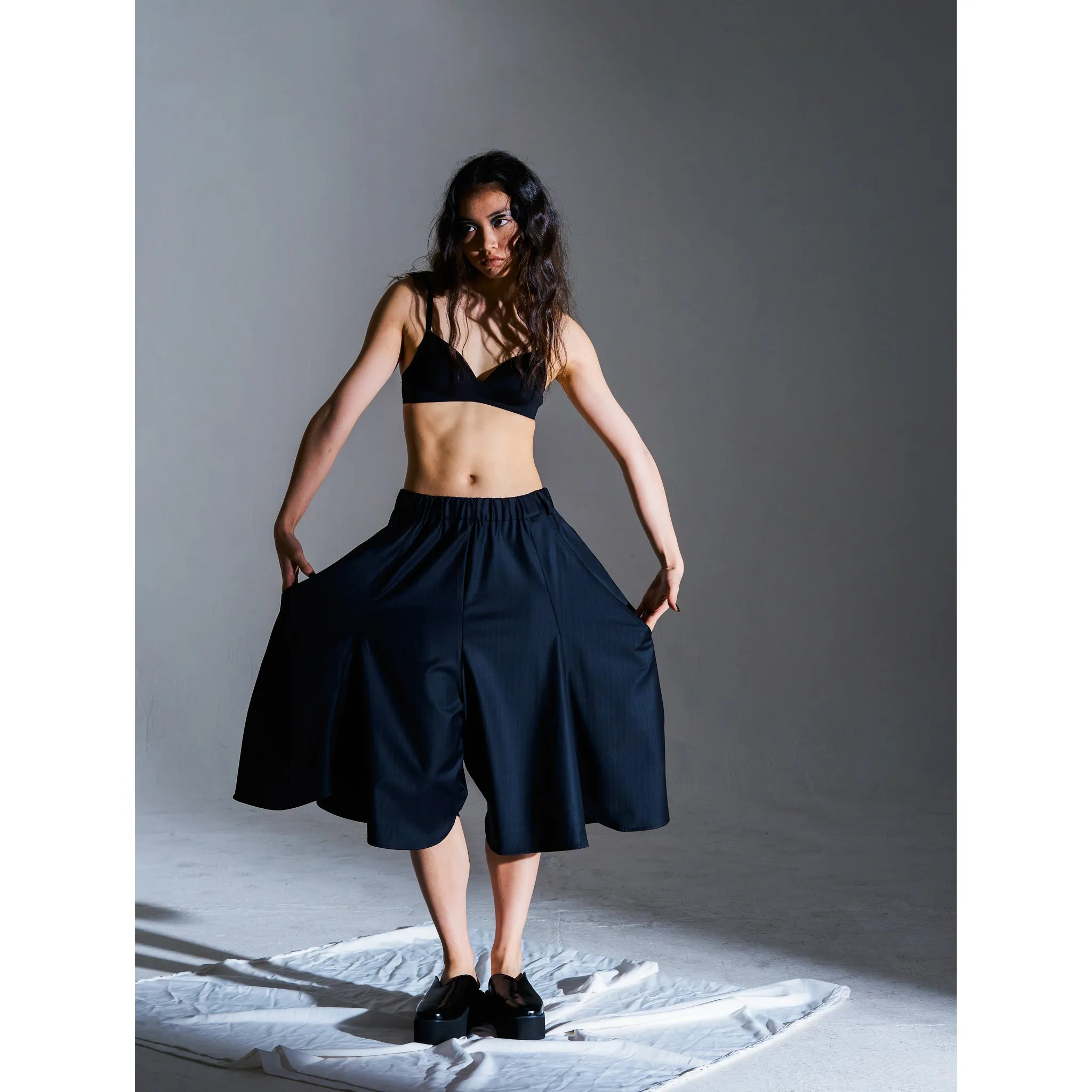 DRAPED SHORTS (PINSTRIPE)