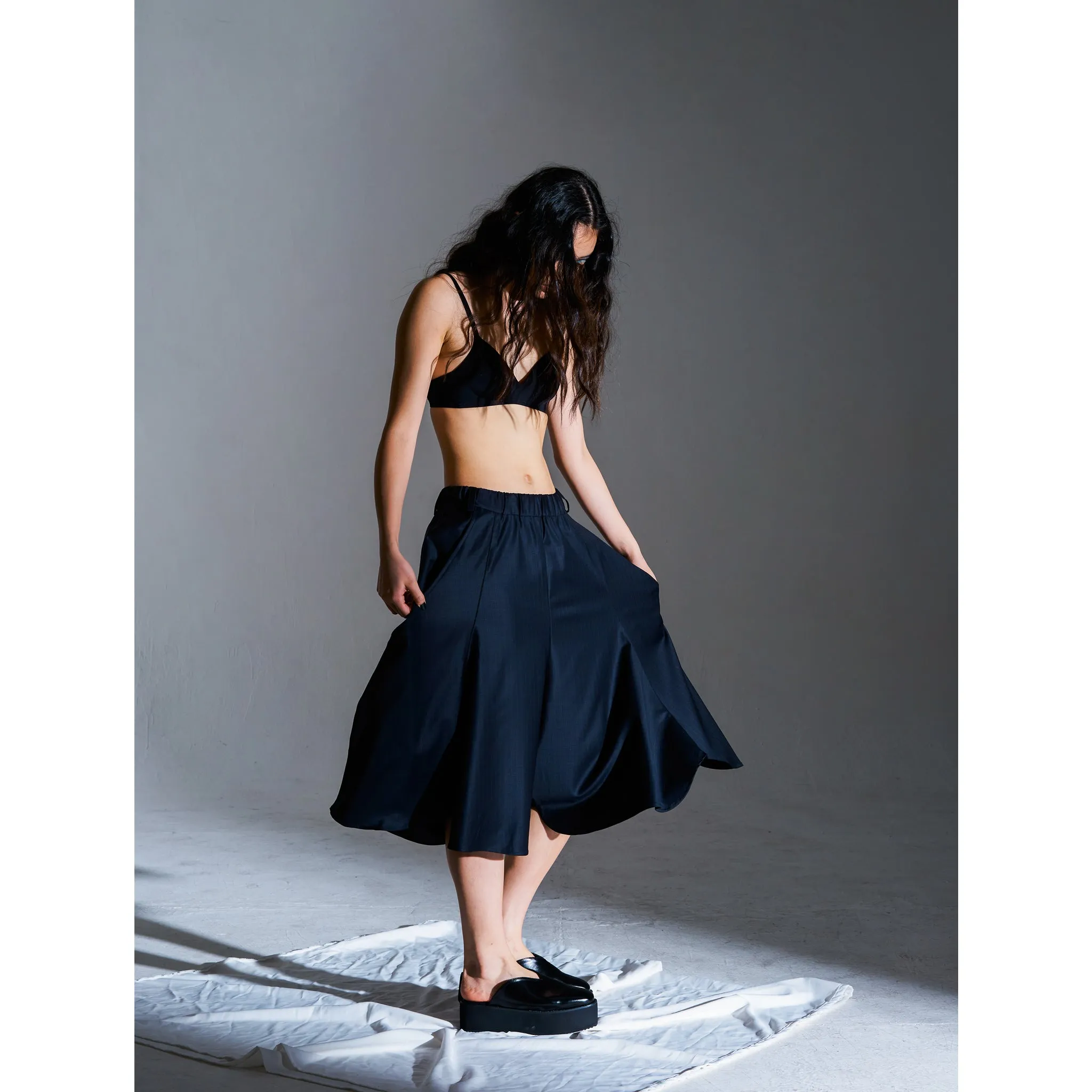 DRAPED SHORTS (PINSTRIPE)