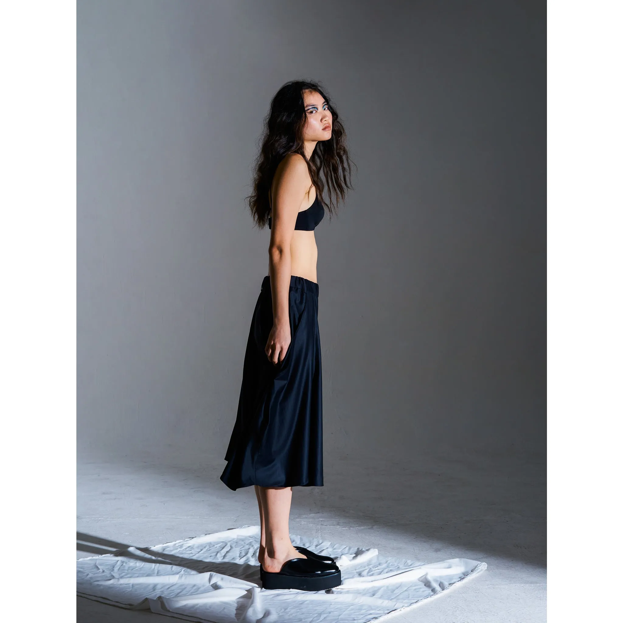 DRAPED SHORTS (PINSTRIPE)