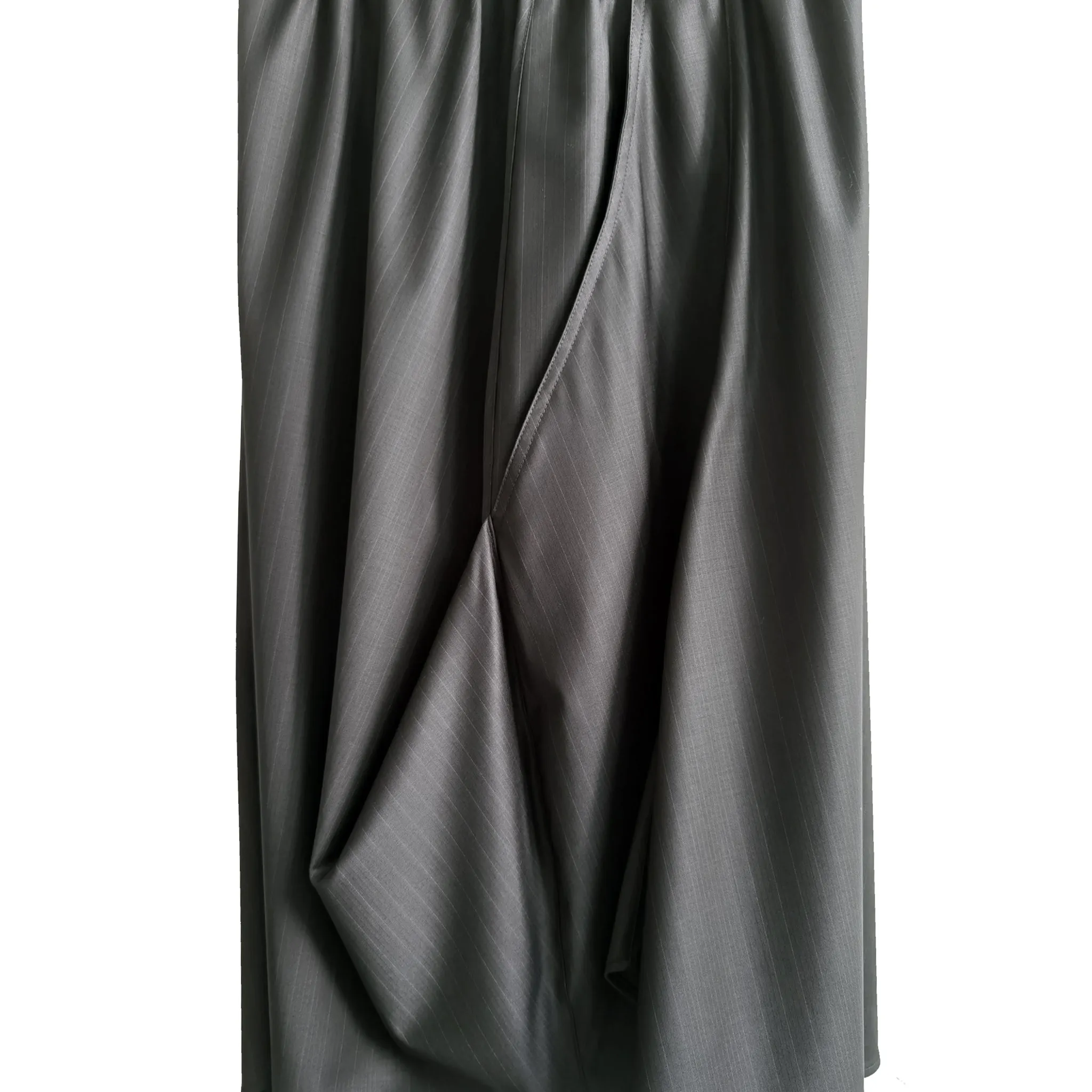 DRAPED SHORTS (PINSTRIPE)