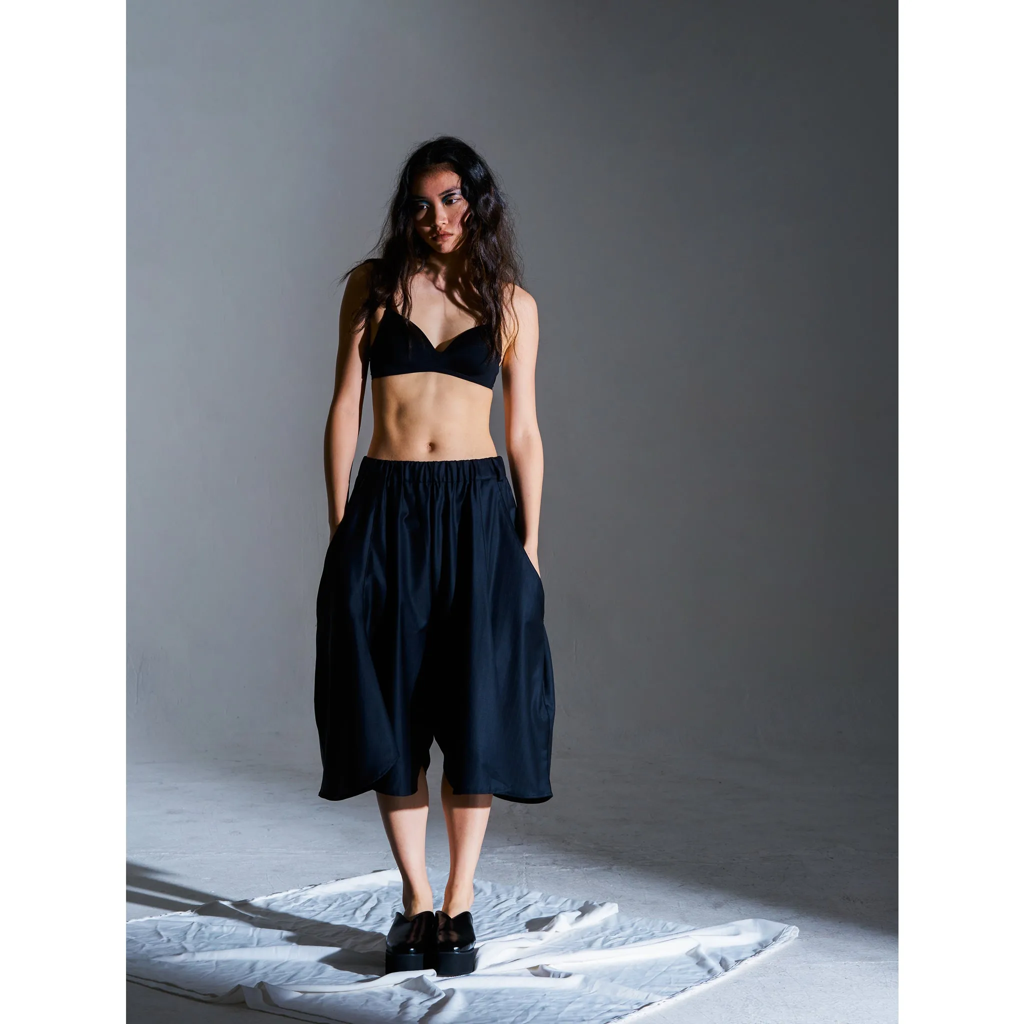 DRAPED SHORTS (PINSTRIPE)