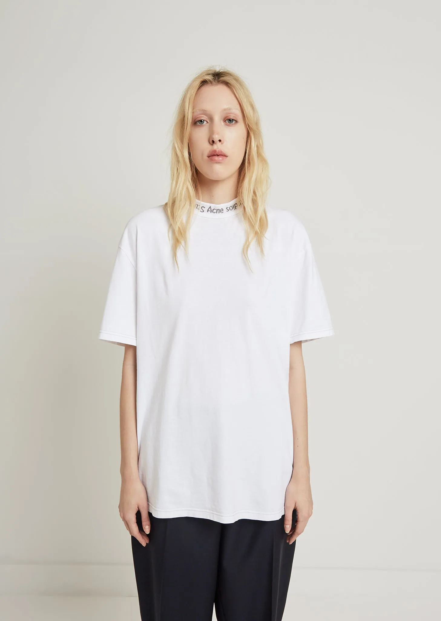 Gojina Dyed Neck Logo Tee