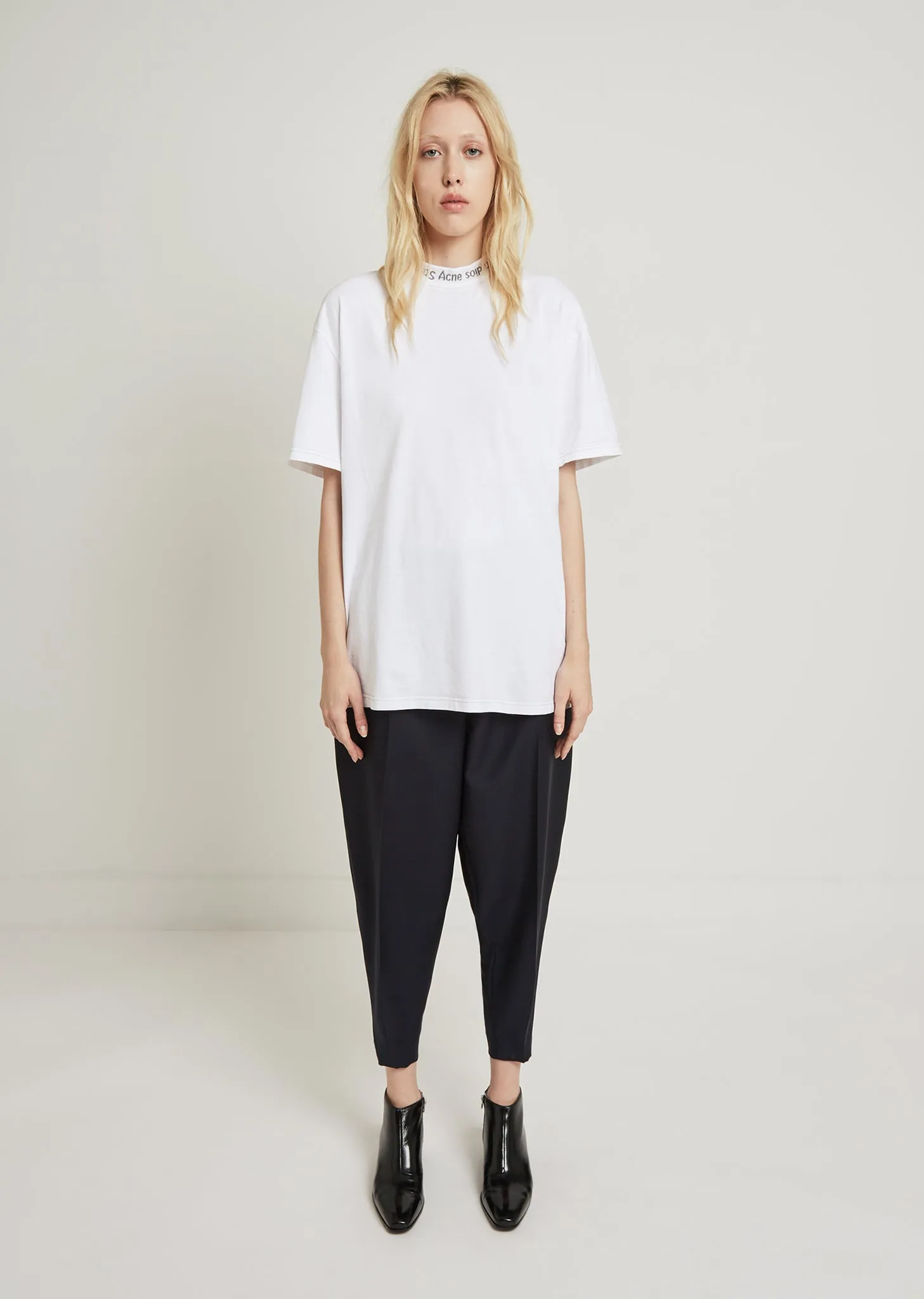 Gojina Dyed Neck Logo Tee